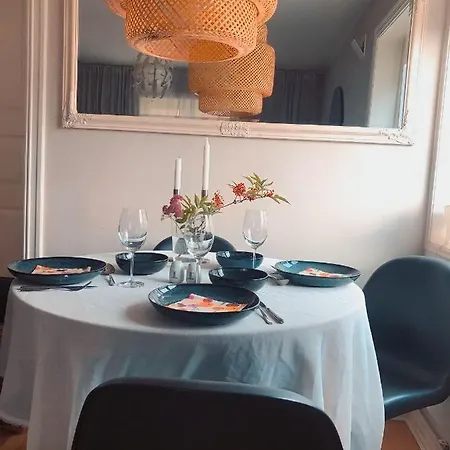 Cozy Close To City Center With Free Parking And Balcony Apartment