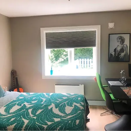 Cozy Close To City Center With Free Parking And Balcony Apartment *