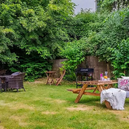 Cozy Close To City Center With Free Parking And Balcony Apartment *