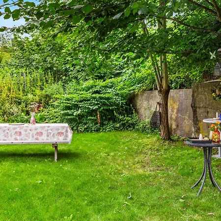 Cozy Close To Center With Free Parking And Balcony Apartment