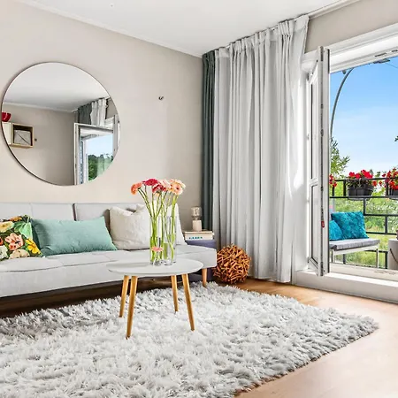 Cozy Close To Center With Free Parking And Balcony Apartment *