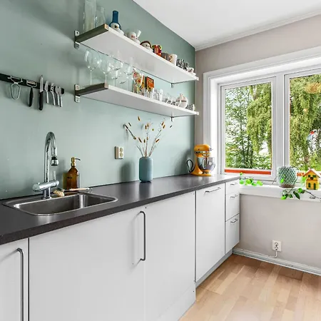 Cozy Close To Center With Free Parking And Balcony *
